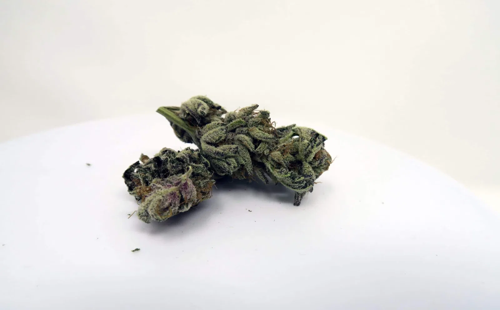 Strawberry Crusha Cannabis review cannabis flower from the original UK review archive.