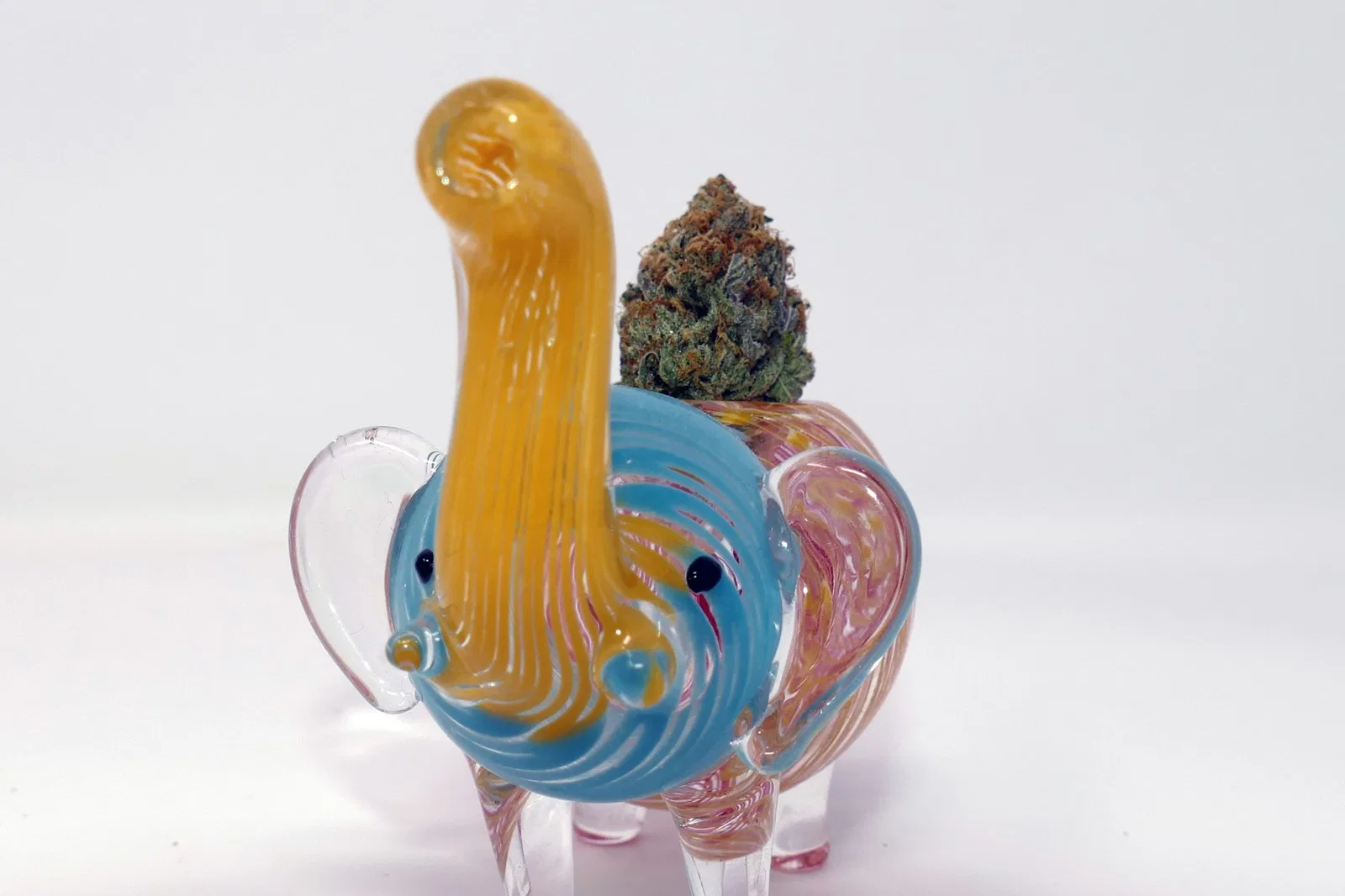 Violator Kush Cannabis Information & Review cannabis flower from the original UK review archive.